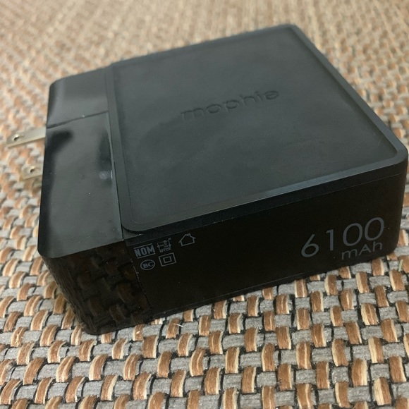 Mophie Powerstation Hub Qi-Enabled Power Bank - Picture 5 of 8